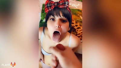 ഒരു സഹപാഠിയിൽ നിന്നാണ് ഹൈസ്കൂൾ പെൺകുട്ടിക്ക് അവളുടെ വായിൽ ആദ്യത്തെ കം ലഭിക്കുന്നത്